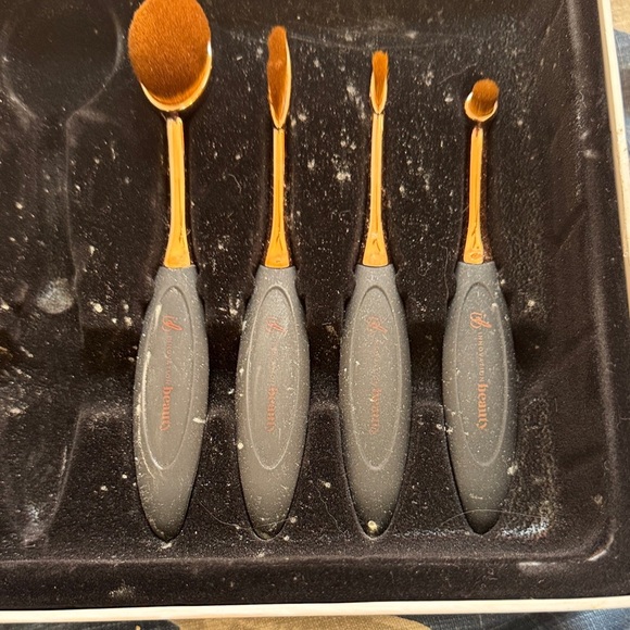 Oval Makeup Brush Set - Black and Gold see description - Picture 3 of 7